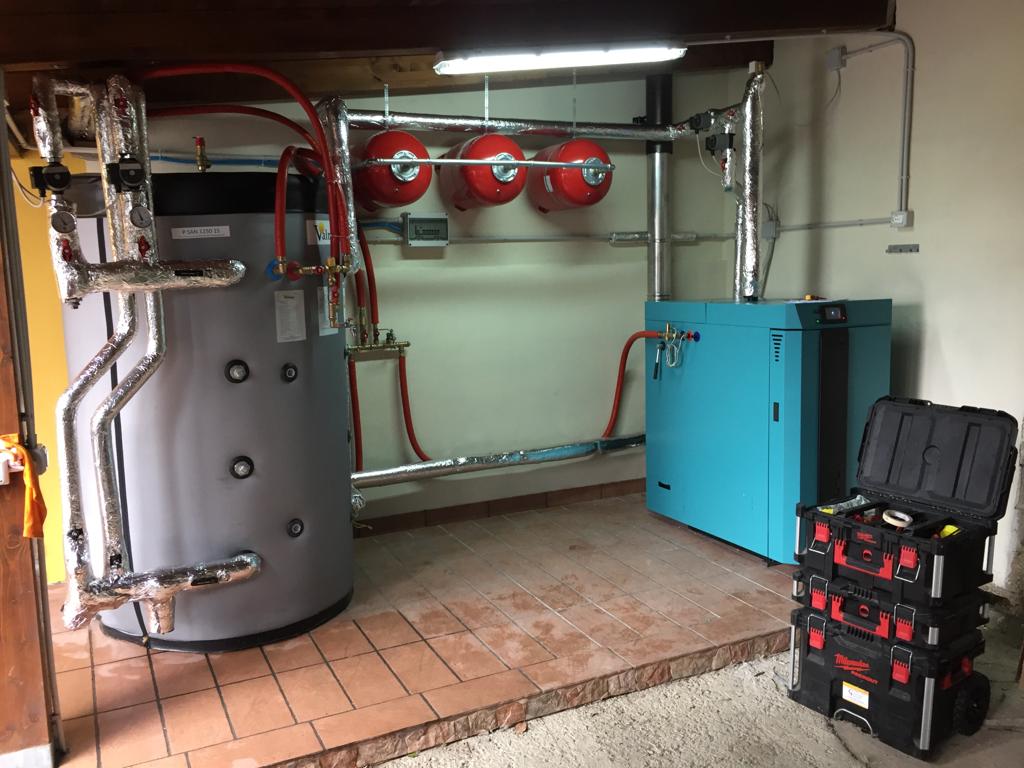Centrale termica a biomassa con volano termico